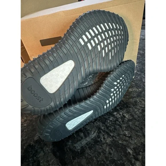 adidas Yeezy Boost 350 V2 MX Dark Salt Sneakers ID4811 Men's Sz 5 Shoe. NWB